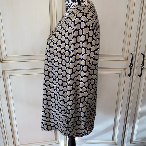 George Size XXL (20) Tan Circles Outlined in White on a Black Blouse - Picture 8 of 15